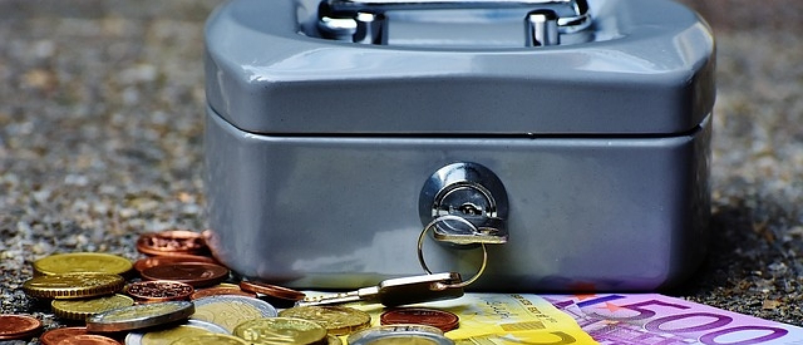 cashbox-1642989_640-2560x1100